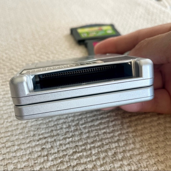 Nintendo GameBoy Advance SP Platinum Silver - Picture 9 of 16